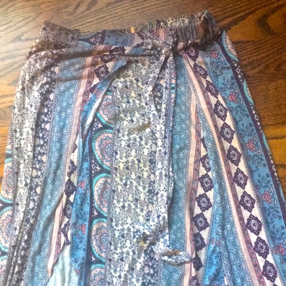 ARDENE Ankle—Grazing Jersey-Cotton Print Skirt with Flattering Front Slit! - Picture 6 of 6